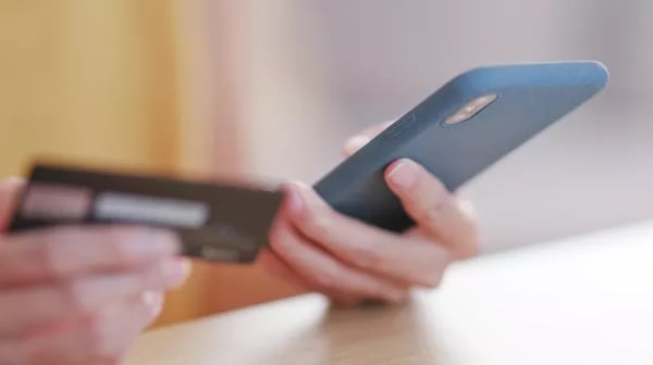 Юрист предупредил, чем грозит перевод на карту 