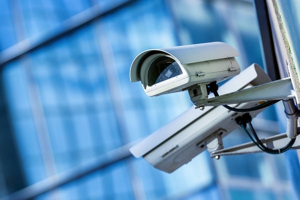 Поиск преступников, оплата проезда и пропуск на работу: на что способны современные камеры