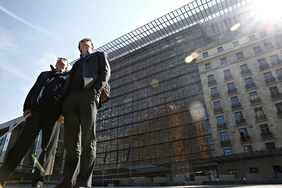 shutterstock_1372149884-pic_32ratio_900x600-900x600-97427